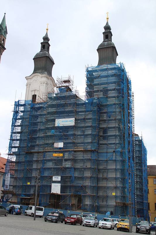 Oprava jezuitského kostela v Klatovech.