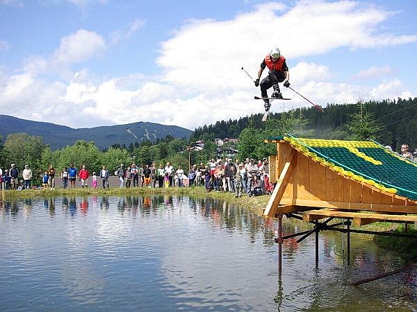Klatovský deník | Harakiri water jump v Železné Rudě | fotogalerie