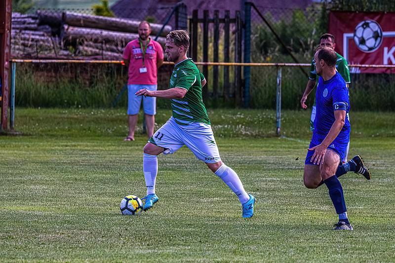 Baráž o I. A třídu, odveta: FK Svéradice (zelení) - TJ Sokol Malesice 1:2 (1:0).