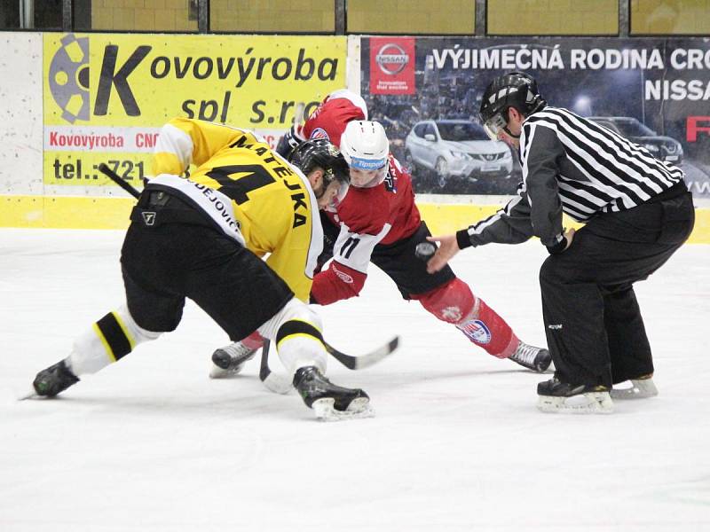 2. liga play-off 2016/2017: SHC Klatovy (červené dresy) - HC Moravské Budějovice 2005 5:2
