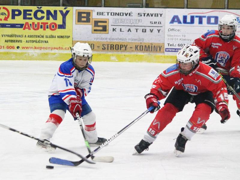 Liga mladších žáků: HC Klatovy (červené dresy) - HC DDM Rokycany 5:4