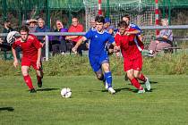 I. B třída, skupina B, 7. kolo: SK Bolešiny (na snímku fotbalisté v modrých dresech) - SK Kovodružstvo Strážov 4:0 (3:0).