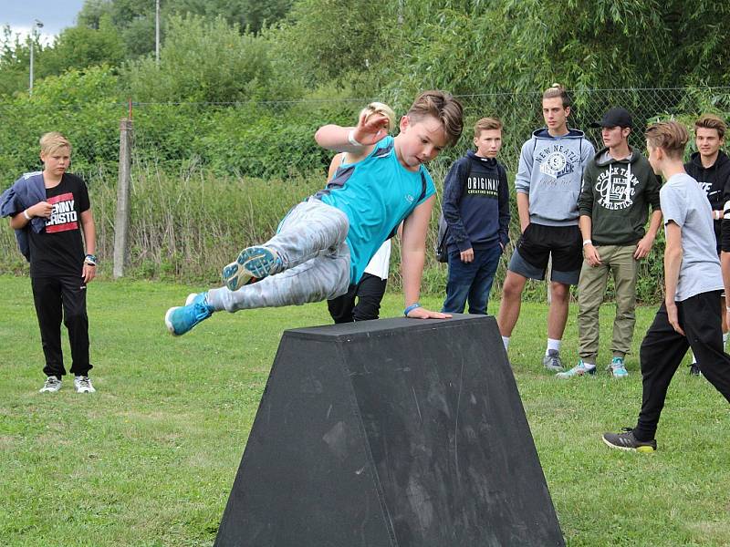 Během festivalu Open Air Lázně v Klatovech vystoupil zpěvák Ben Cristovao.