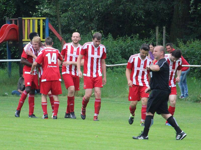 Krajský přebor 2017/2018: Luby (bíločervené dresy) - Holýšov 3:1