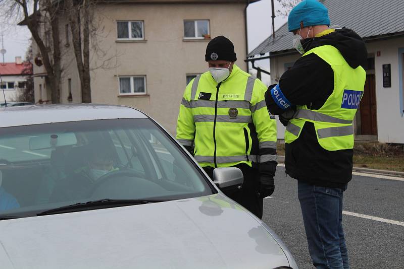 Policejní kontroly v Čachrově.