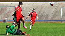 11. kolo divize: Petřín Plzeň (červení) - FC Rokycany 4:0.