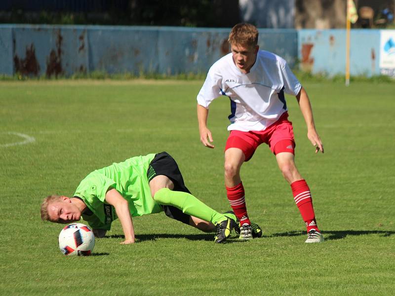 Krajský přebor staršího dorostu 2016/2017: Klatovy (bílé dresy) - Vejprnice 1:4.