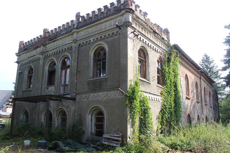 Workcamp na zámku Veselí na Klatovsku.