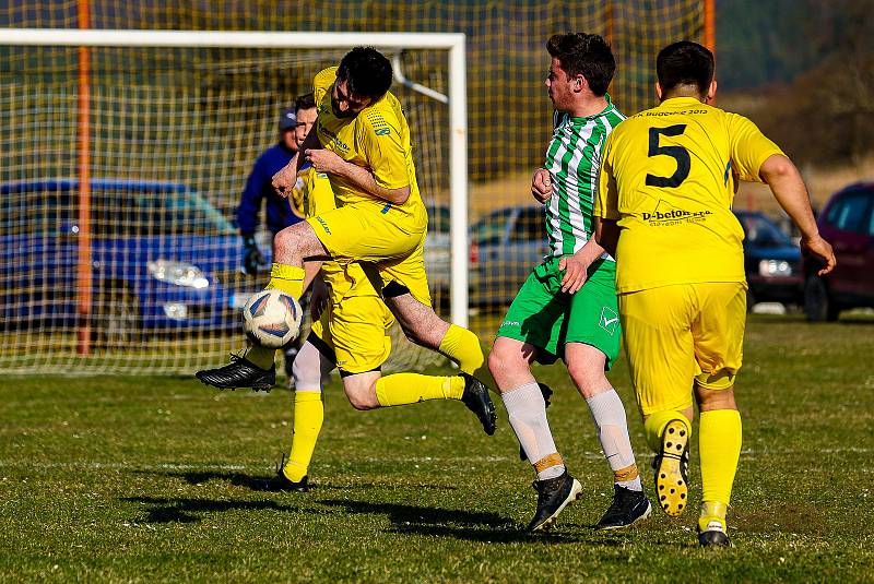 15. kolo III. třídy: FK Budětice 2012 (žlutí) - SK Velhartice 2:0.