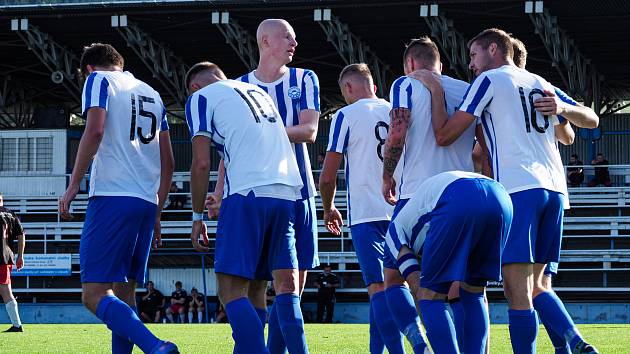 FK Okula Nýrsko (modří) vs. Černice (černí) 4:0.