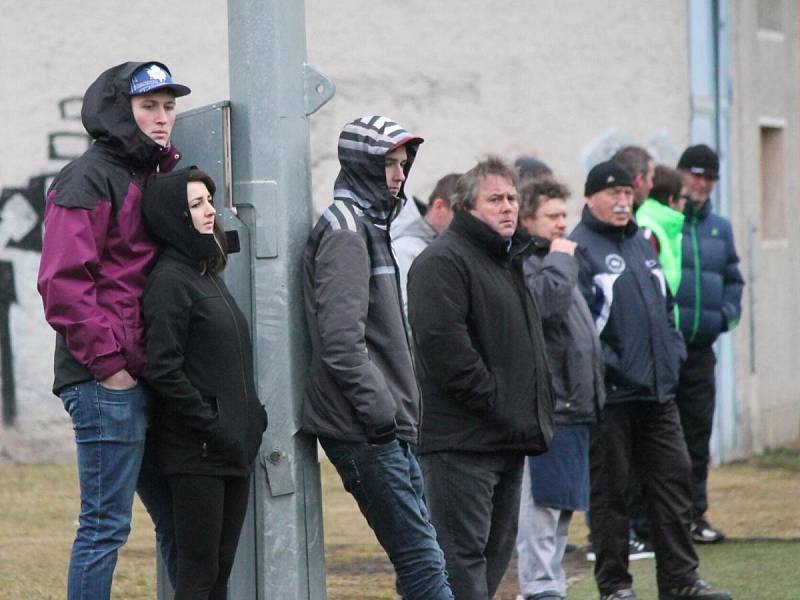 Zimní turnaj mužů v Sušici: Sušice (ve žlutém) - Klatovy 4:1.