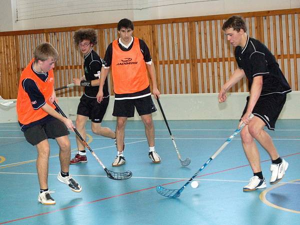 V utkání čtvrtého kola Florbalové amatérské ligy v kategorii středních škol remizoval FLC Sušice s FBC Nýrsko 8:8