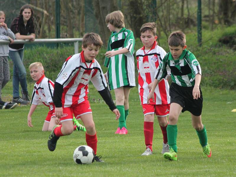 Okresní přebor mladších žáků: Kolinec (zelenobílé dresy) - Klatovy B 4:3