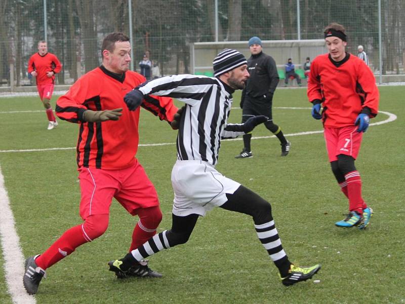 Zimní turnaj v Sušici: Nýrsko (v pruhovaném) - Luby 2:0.