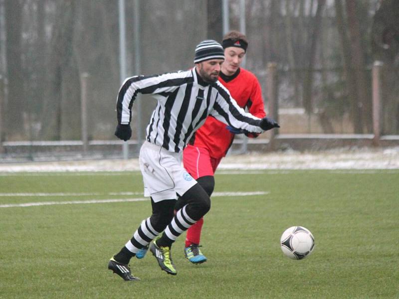 Zimní turnaj v Sušici: Nýrsko (v pruhovaném) - Luby 2:0.