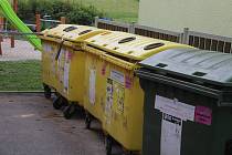 Uzamčené kontejnery ve Vřeskovicích.
