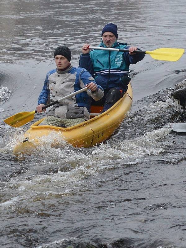 Na plavbu se vydalo 37 lodí