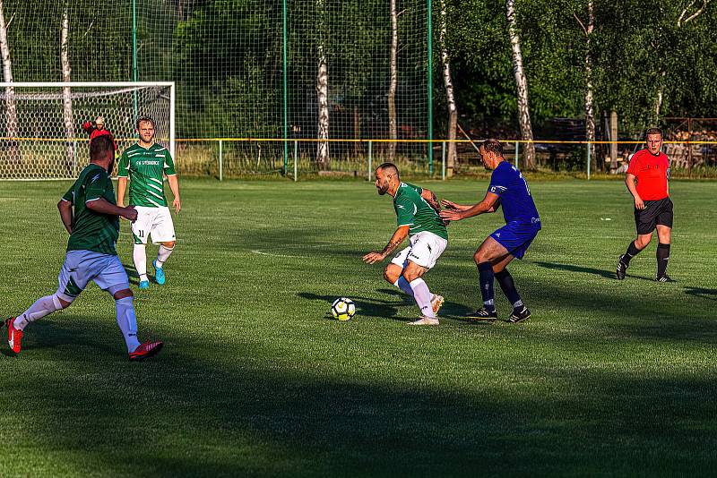 Baráž o I. A třídu, odveta: FK Svéradice (zelení) - TJ Sokol Malesice 1:2 (1:0).