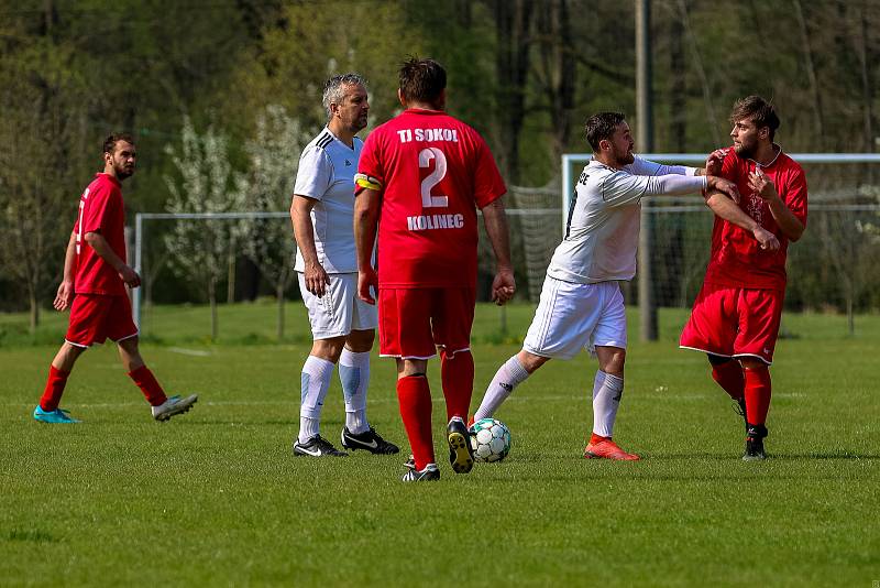 Fotbalisté TJ Žichovice (na archivním snímku hráči v bílých dresech) podlehli ve 24. kole III. okresní třídy TJ Sokol Běšiny 0:2.