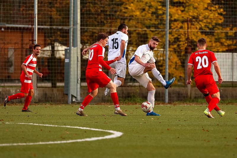 10. kolo okresního přeboru: TJ Sušice B (na snímku fotbalisté v bílých dresech) - FC Švihov 2:2 (1:1).