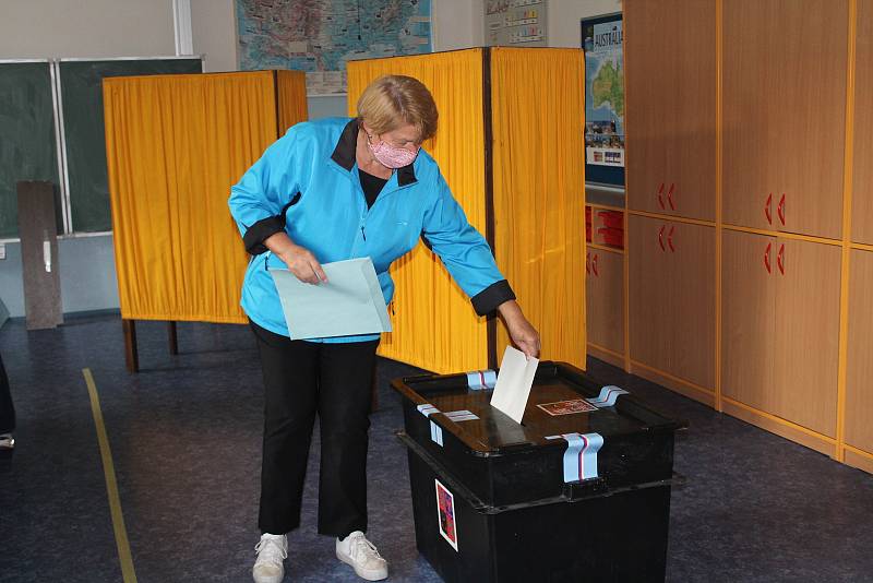 Volby v ZŠ Tolstého v Klatovech.