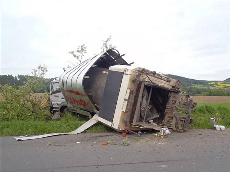 Nehoda popelářského auta u Horažďovic