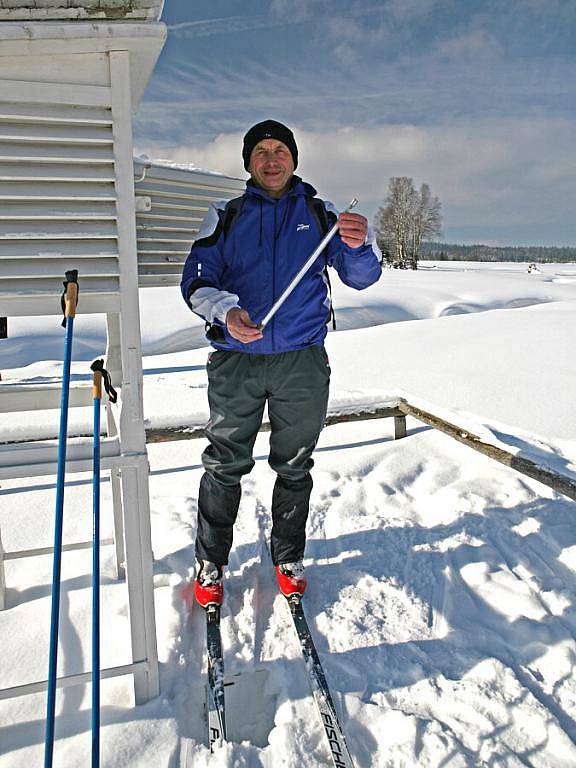 Antonín Vojvodík u meteorologické stanice na Horské Kvildě