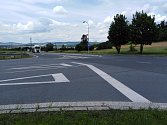 Křižovatka z Klatov na Domažlice a Janovice nad Úhlavou, kde by měla být vybudován nový chodník a začínat cyklostezka.