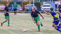 IV. třída, skupina A: SK Kovodružstvo Strážov B (černo-zelení) - Sokol Neznašovy (modré dresy) 1:3.