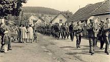 Fotografie z historie Makova, Měcholup, Němčic a Třebíšova.