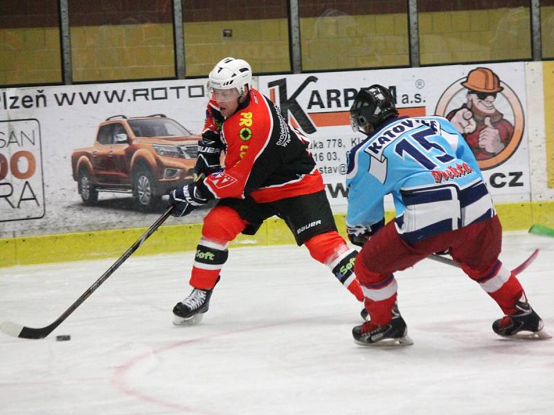 Strakonický přebor 2016/2017: Luby (černooranžové dresy) - Katovice 4:6