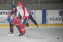 Lubští hokejisté v utkání okresního hokejového přeboru mužů Bohemia Lion Cup na klatovském zimním stadionu porazili vysoko 14:2 Nýrsko