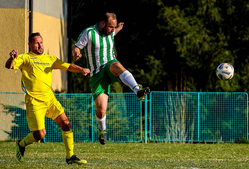 15. kolo III. třídy: FK Budětice 2012 (žlutí) - SK Velhartice 2:0.
