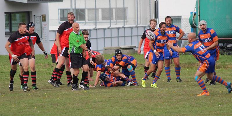 Druhé kolo Poháru Čechy v rugby - zápas Rugby Šumava Nýrsko (červení) - ARC Iuridica Praha