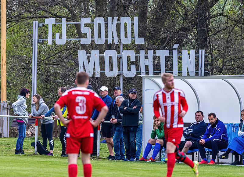 Fotbalisté TJ Sokol Mochtín po čtyřech porážkách zabrali, když ve víkendovému duelu 25. kola I. A třídy doma přehráli béčko divizních Rokycan.
