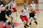 Krajský přebor nejmladších minižáků U11 2016/2017: BK Klatovy (bílé dresy) - SKB Rokycany 27:66 a 33:73