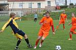 Okresní přebor mužů: Běšiny (v oranžovém) - Hradešice 0:0.