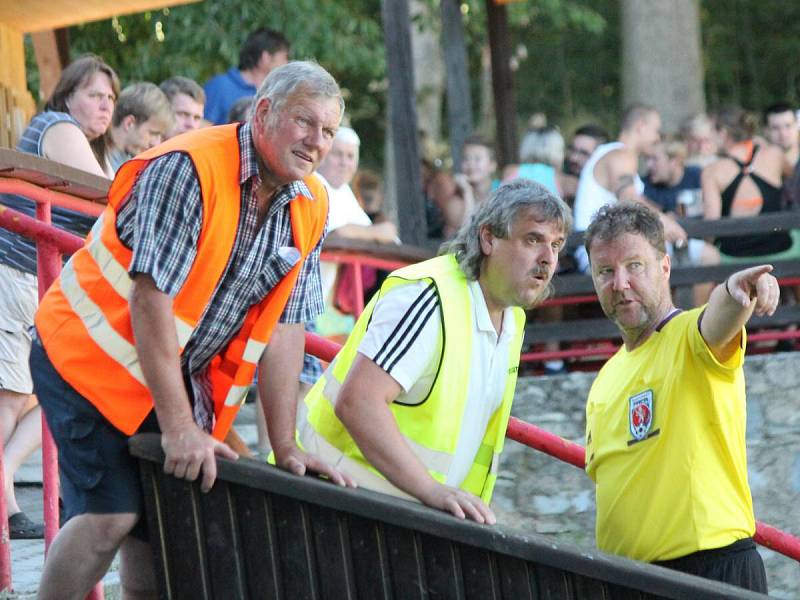 1. B třída 2016/2017: Chanovice (oranžové dresy) - Měčín 1:0