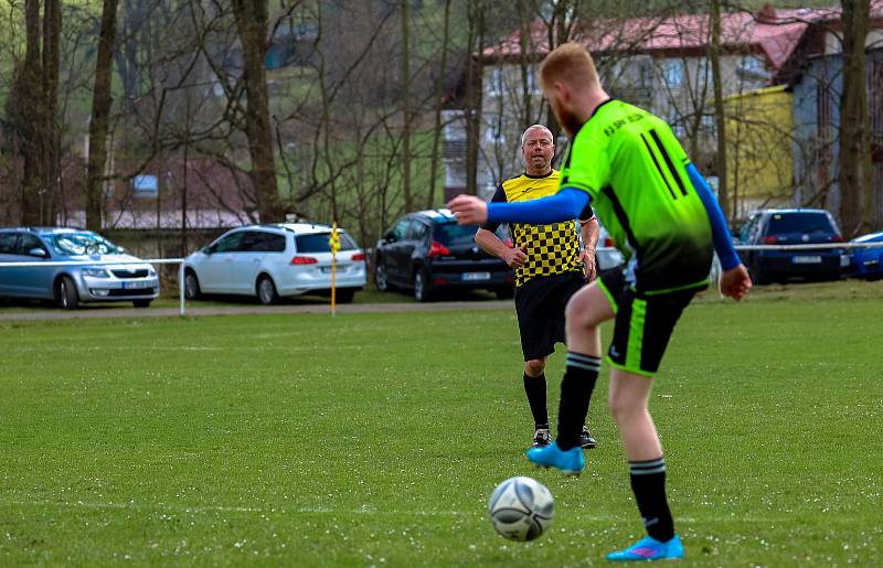 17. kolo III. třídy: Sokol Hartmanice (žlutočerní) - Železná Ruda 3:1.