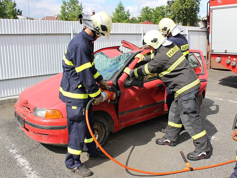 V prvním prázdninovém dni uspořádali hasiči klatovského územního odboru Hasičského záchranného sboru Plzeňského kraje ve své stanici den otevřených dveří