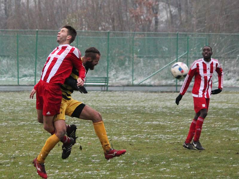 Krajský přebor 2016/2017: Luby (bíločervené dresy) - Chotíkov 1:0