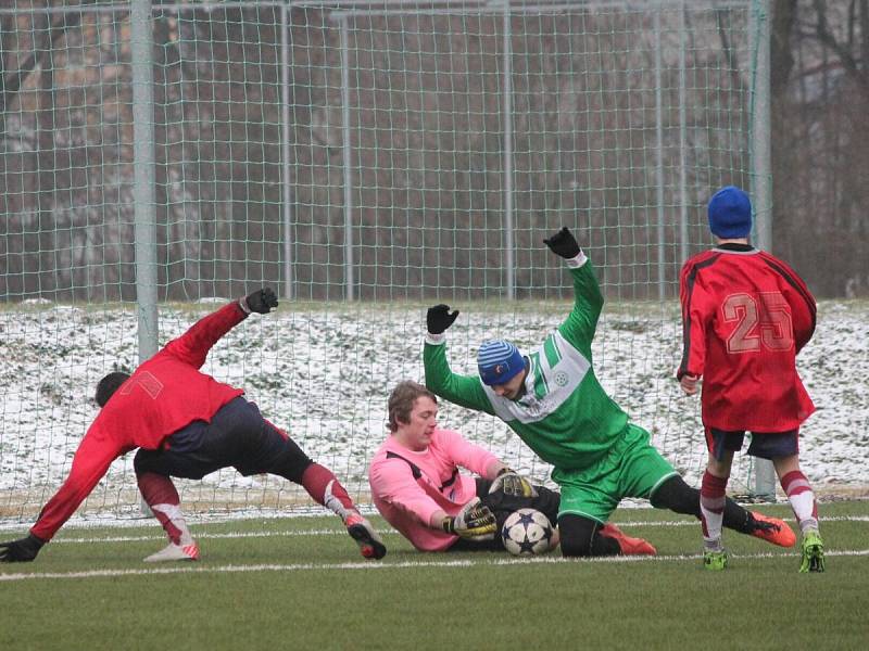 Zimní turnaj v Sušici: Mochtín (v červeném) - Strážov 3:0.