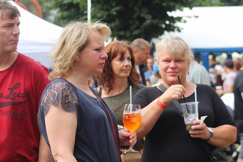 V Sušici voněla exotická jídla. Lidé mohli ochutnat i pavouka v rumu.