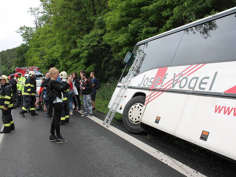 Nehoda autobusu u Kokšína.