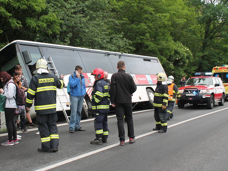 Nehoda autobusu u Kokšína.