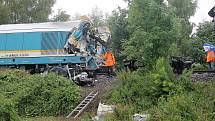 Od srážky vlaků v neděli večer u Horažďovic, která mohla mít fatální následky, dělilo soupravy 650 metrů. Snímek je z letošní tragické srážky v Milavčích na Domažlicku, kde zemřeli tři lidé.