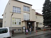 Budova školy ve Velharticích slavila osmdesátku.