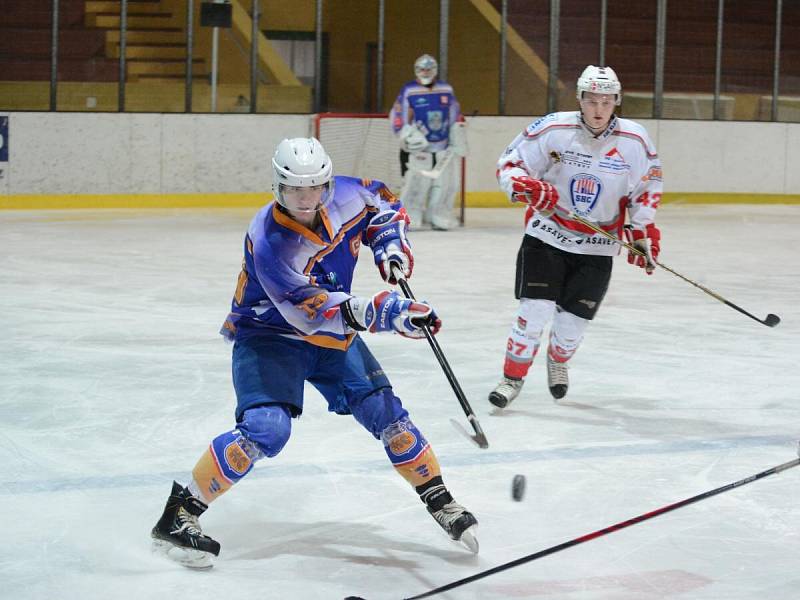 Liga juniorů: HC Klatovy (v bílém) - HC Klášterec 6:7 SN.