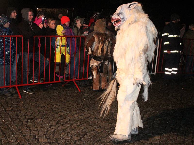 Krampusové v Chudenicích.