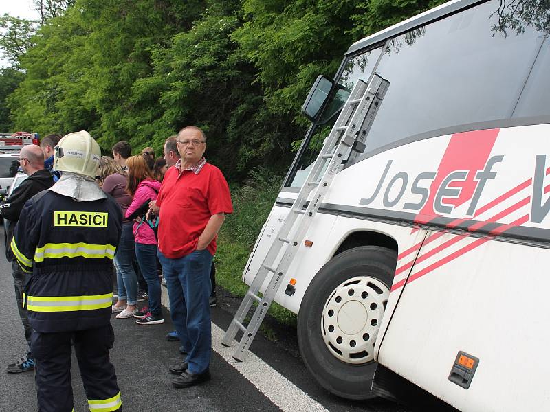 Nehoda autobusu u Kokšína.